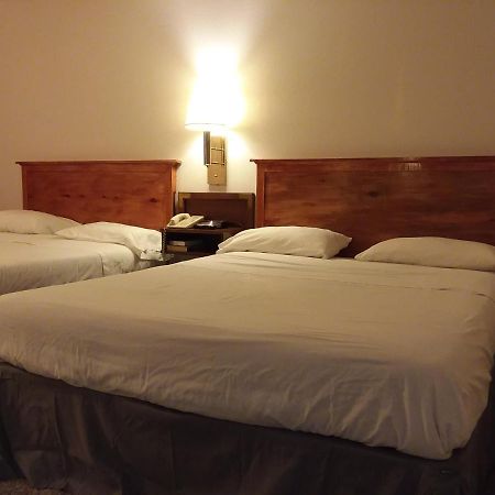 Americas Best Value Inn Ларами Екстериор снимка