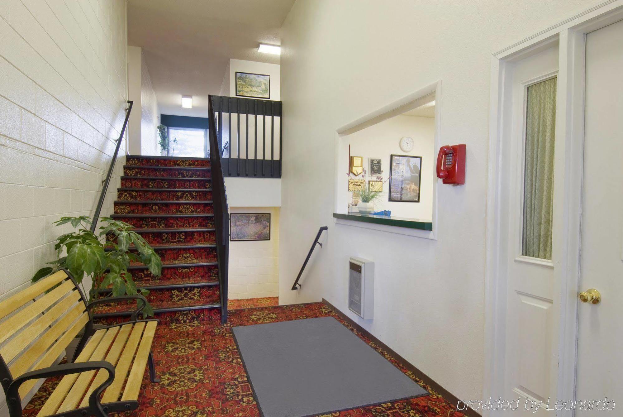 Americas Best Value Inn Ларами Интериор снимка
