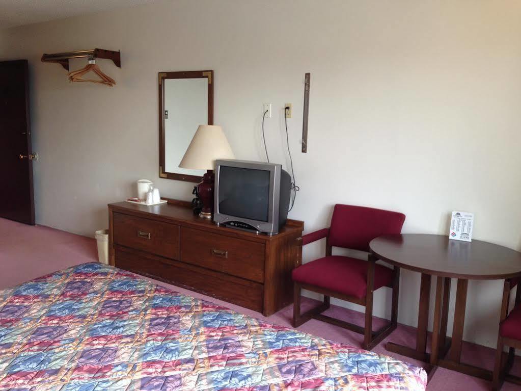Americas Best Value Inn Ларами Екстериор снимка